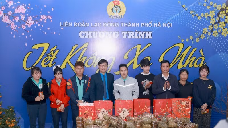 베트남캐논유한책임회사, '고향 떠난 설' 행사....귀성 못한 조합원 및 근로자 위로 격려.