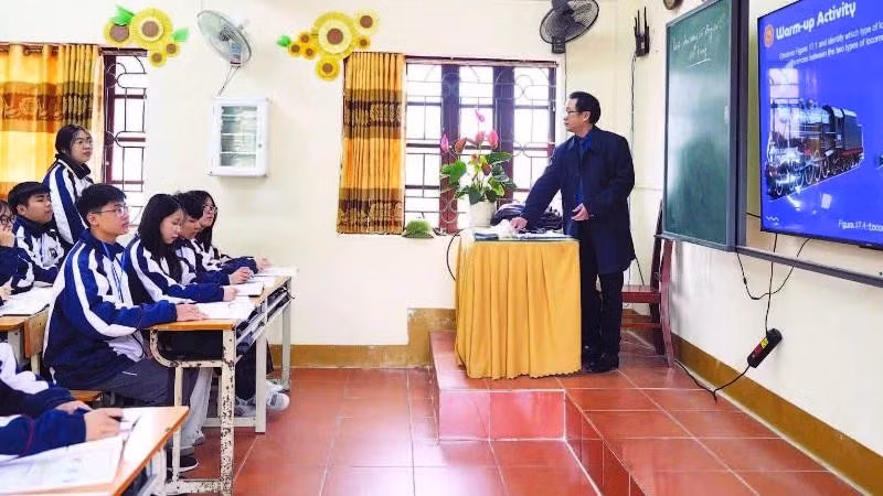 비엣박 고등학교에서 영어로 진행되는 기술 수업.