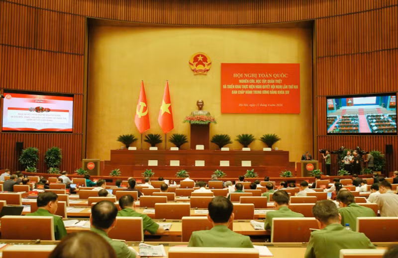 13일 개최된 전국 회의에서는 제14기 당 중앙위원회 제2차 회의 결의안을 학습·전파·실행하기 위한 논의가 이루어졌다. (사진: dangcongsan.org.vn)