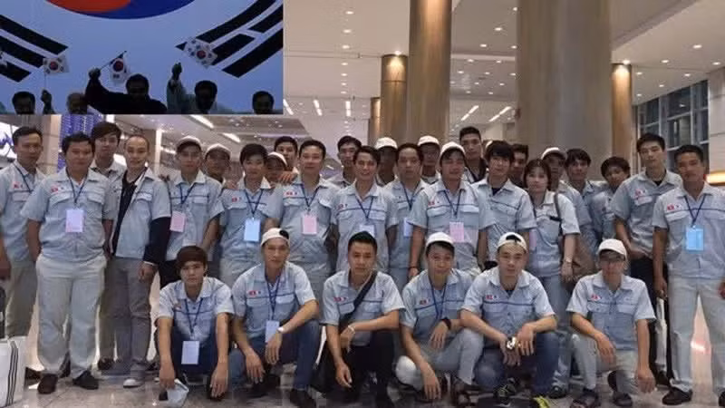 한국에서 근무 중인 베트남 노동자들. (자료 사진: Colab)