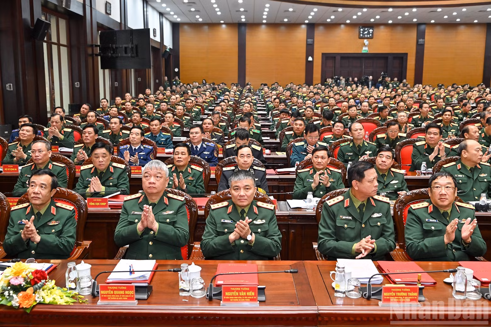 대표단이 2025년 전국 정치-군사 회의에 참석하고 있다.
