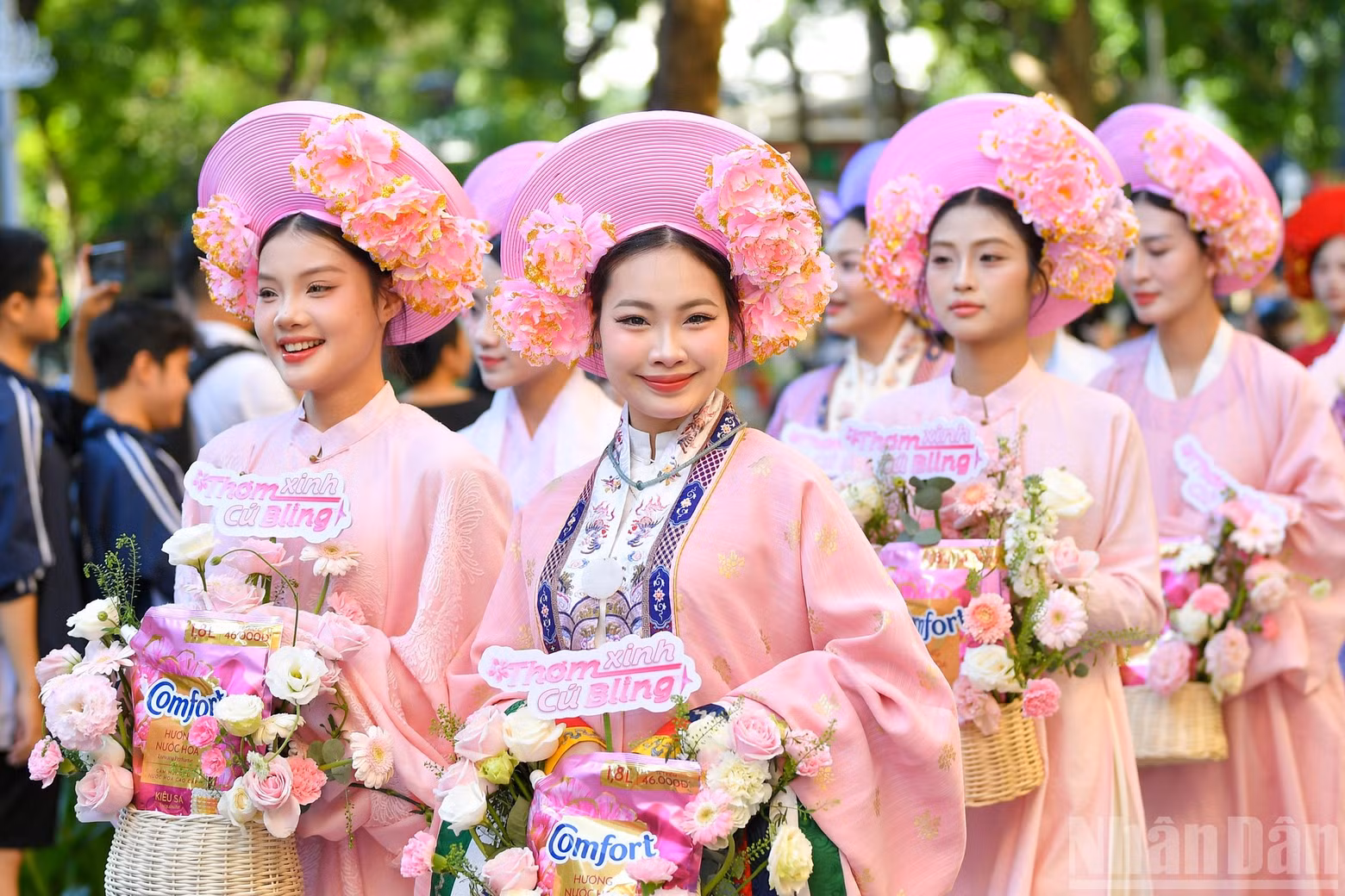 퍼레이드는 하노이 관광 아오자이 축제의 대미를 장식했다.